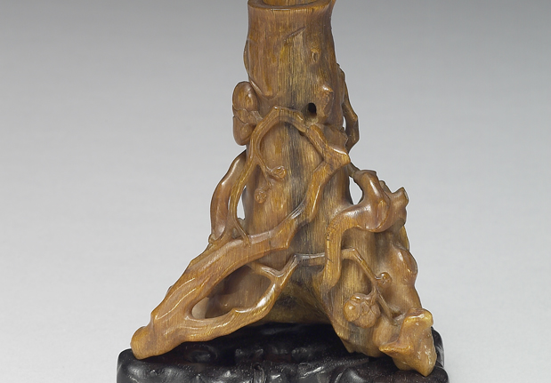 清 十八世紀 雕犀角梅樹香插